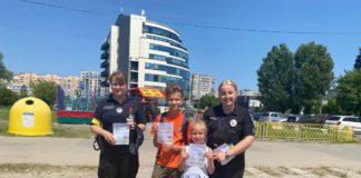 Поліцейські нагадують діткам правила відпочинку влітку