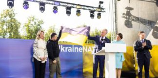 Українські прапори на литовських вулицях доводять: ми вже союзники – Володимир Зеленський у Вільнюсі під час заходу в межах кампанії «Піднімаю прапор за Україну в НАТО»