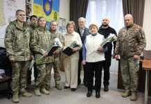 Напередодні визначного свята Костянтин Кордонський вручив почесні подяки Хмельницької РВА військовослужбовцям району за сумлінне