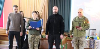 Родинам Захисників України передали державні нагороди